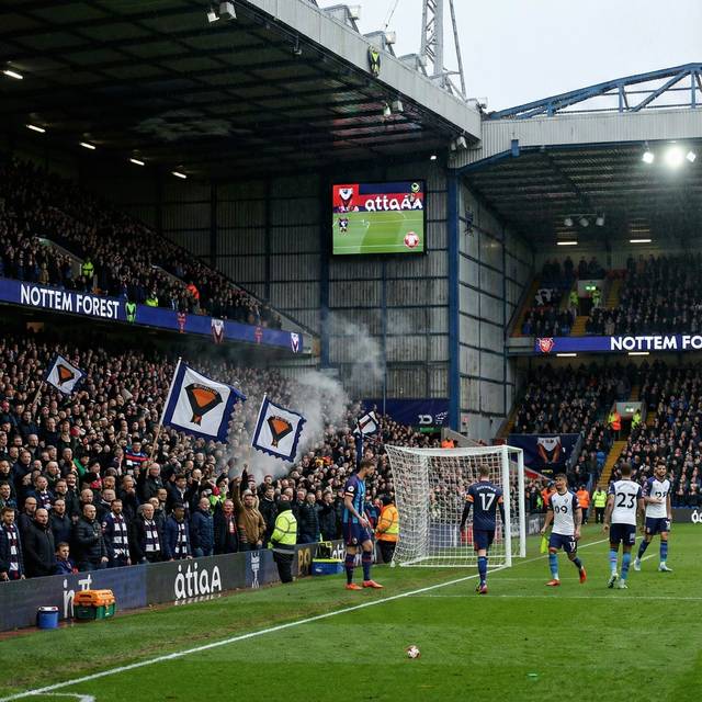 Tottenham và Nottm Forest: Cuộc chiến top 4 và khúc dạo đầu World Cup 2026